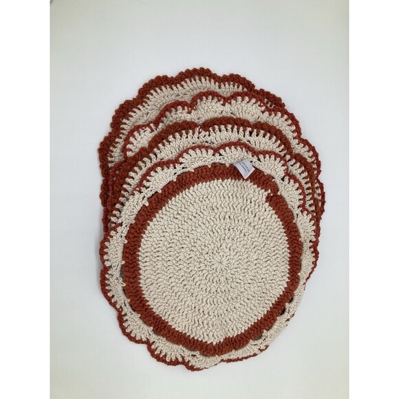Rachel Ashwell Farmhouse Round Placemats (4) 15 in Crocheted Rust Edge - Picture 5 of 7